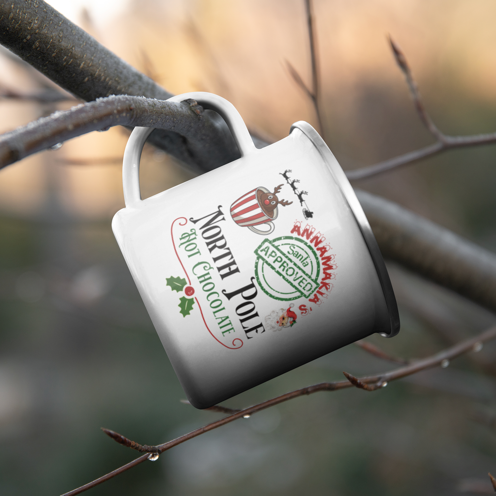 Christmas_Enamel_Mug_Hot_Chocolate_perso_CampingMugLifestyleHanginBranch_Mockup.png_14938174