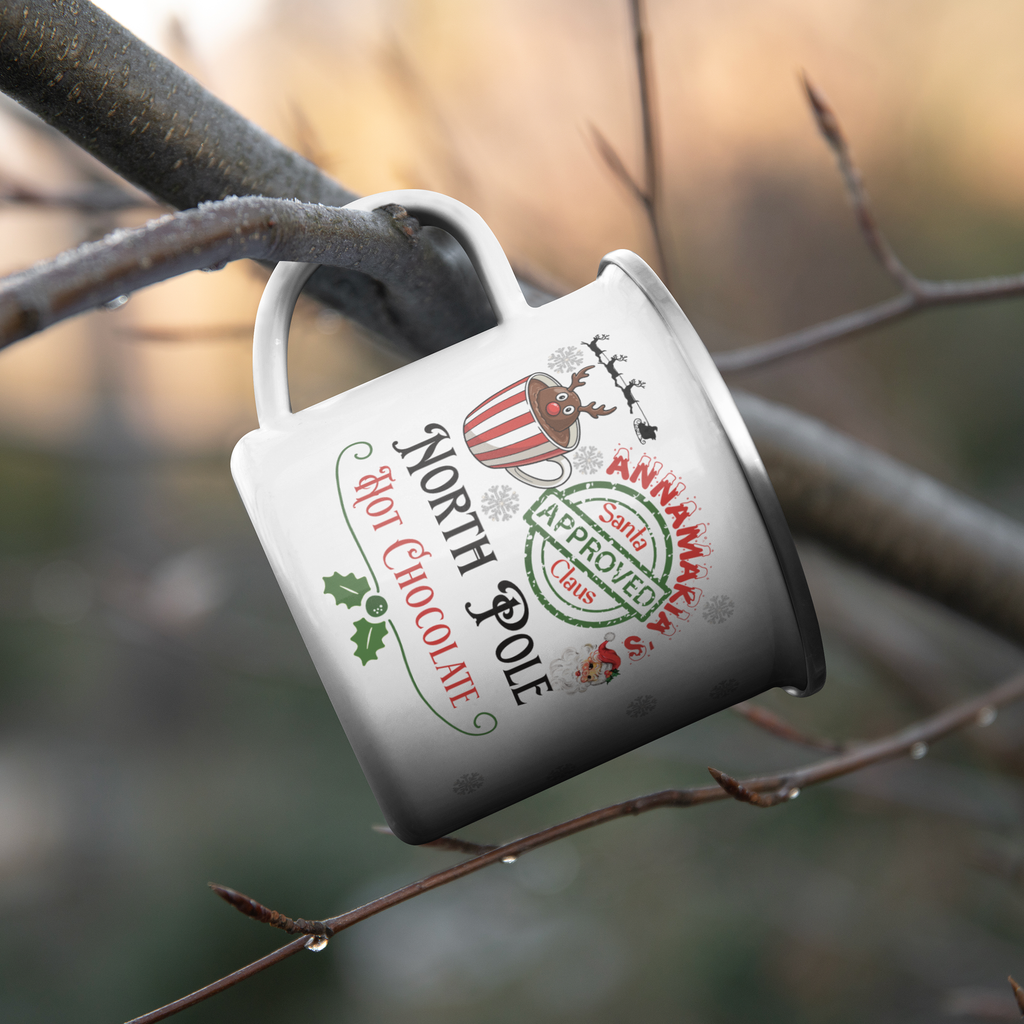 Christmas_North_Pole_Hot_Chocolate_perso_CampingMugLifestyleHanginBranch_Mockup.png_14994740